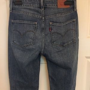 Levi’s high waisted skinny jeans.